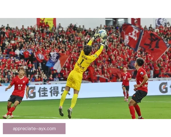 豪门对决再掀高潮本赛季冠军悬念升级球迷热议战术革新与新星崛起