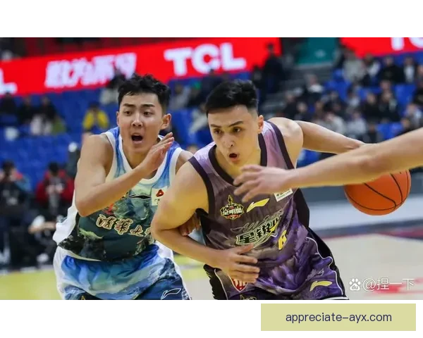 CBA新赛季激战正酣各队争冠形势分析与球星表现盘点